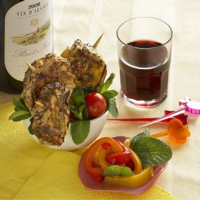 Sucettes de poulet et de poivrons à l'orientale