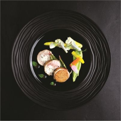 Suprêmes de Pintade Fermière d'Auvergne farcis aux champignons du marché, croûte gratinée au parmesan
