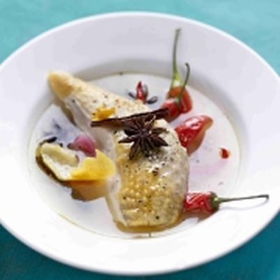 Suprêmes de pintade pochés aux épices