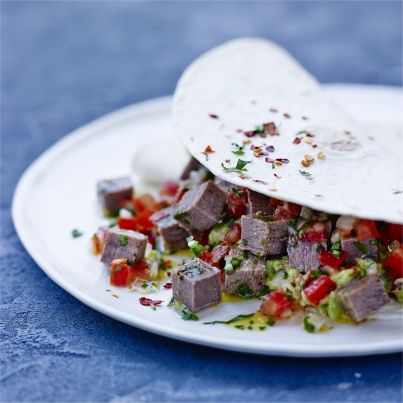 Tacos à la langue de bœuf, salsa mexicana