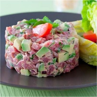 Tartare de bœuf à la mexicaine Avocat et Oignon rouge Sauce Les Gourmandes à la Tomate avec une pointe de Piment