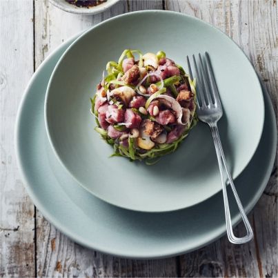 Tartare de veau, asperges vertes et palourdes