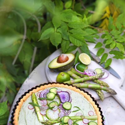 Tarte avocat, légumes de printemps