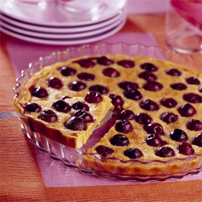 Tarte aux cerises et macarons