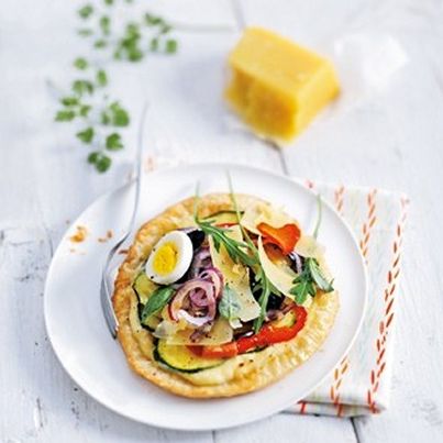 Tarte fine de légumes grillés, crème de Sbrinz AOC au basilic