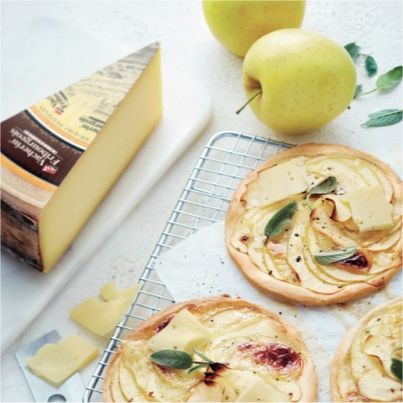 Tarte Fine aux Pommes et Vacherin Fribourgeois