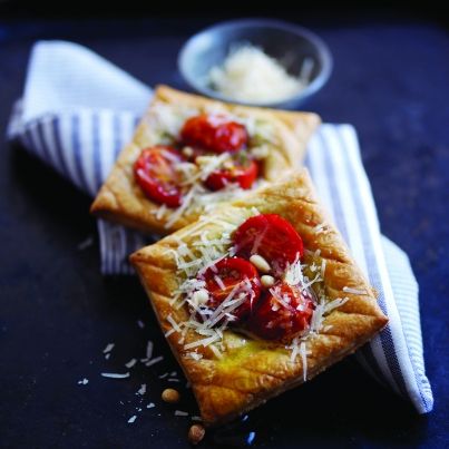 Tartes aux Tomates-Cerise, Pignon et Parmigiano Reggiano