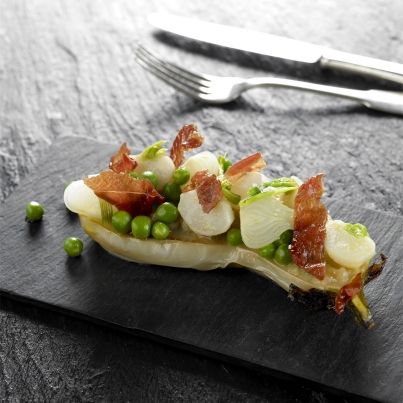 Tartine d'Aubergine Blanche Confite et petits légumes colorés au jambon Consorcio Serrano
