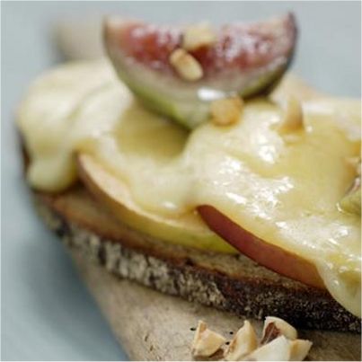 Tartine de campagne Cantal, pomme et figue