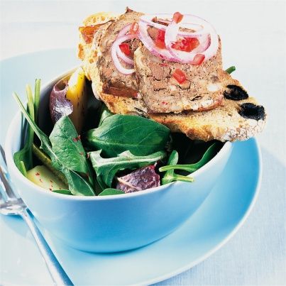 Tartine de pâté de campagne, roquette et épinards