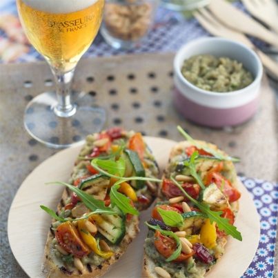 Tartines de légumes grillés et caviar d'aubergines