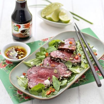 Tataki de boeuf, salade d'herbes fraîches