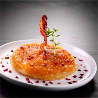 Tatin de melon jaune au thym frais et chapelure de lard séché