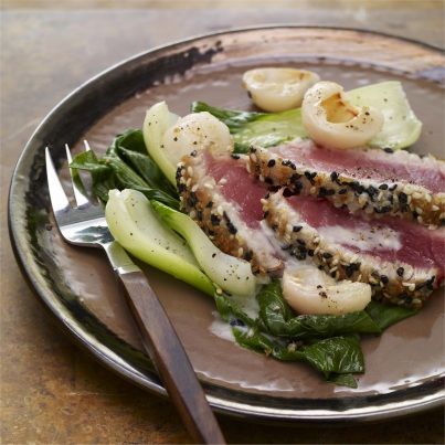 Pavé de thon grillé au sésame et son coulis citronnelle-litchi