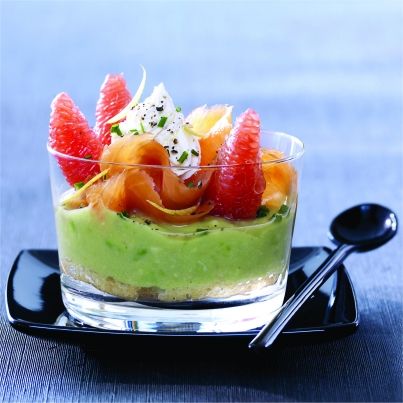 Tiramisu de saumon fumé, avocat, pamplemousse rose