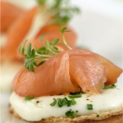 Toasts de Saumon de Norvège fumé à la mozzarella