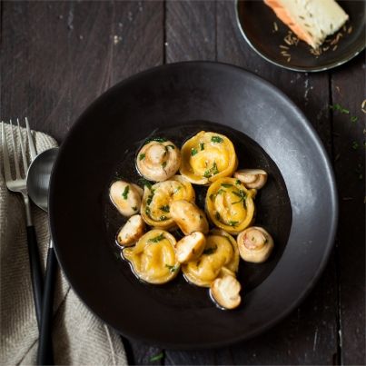 Tortellinis de Maroilles Fauquet aux Champignons du moment et bouillon