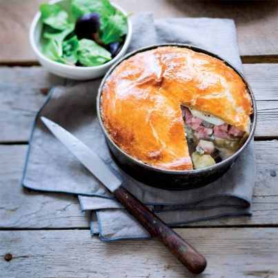 Tourte pommes de terre et saucisson à l'ail