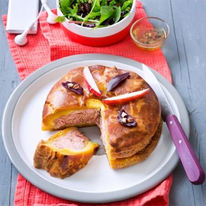 Tourte et sa salade de jeunes pousses au chou rouge