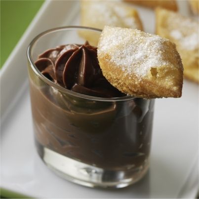 Tourtisseaux et petits pots de crème au chocolat