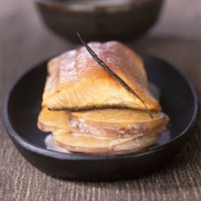 Pavé de truite mi-cuit aux patates douces, au lait de coco et à la vanille