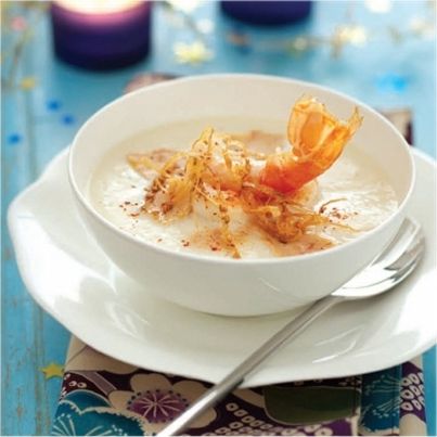 Velouté de choux-fleurs aux langoustines et foie gras croquant de sésame