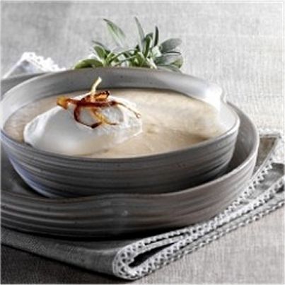 Velouté d'échalotes traditionnelles et crème soufflée au lard
