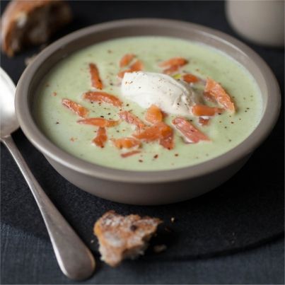 Velouté de pois cassés, lardons de saumon fumé