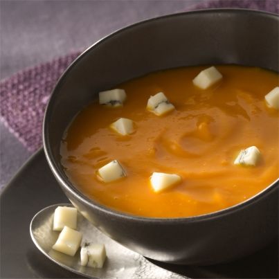 Velouté de potimarron à l'emmental, croquants à l'emmental et aux graines de moutarde