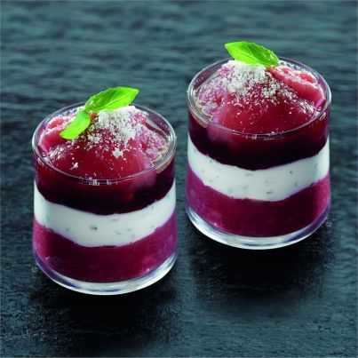 Verrine de carpaccio de bœuf à la réduction de framboises, betterave et fromage blanc