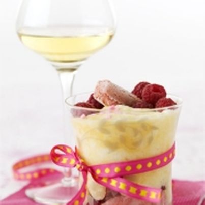 Verrine de crème de pamplemousse rose, framboises fraîches et boudoirs au Gewurztraminer façon Tiramisu