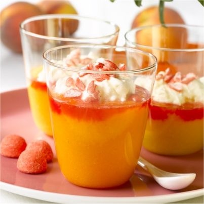 Verrines à la compote de pêches d'ici, mascarpone et fraises Tagada