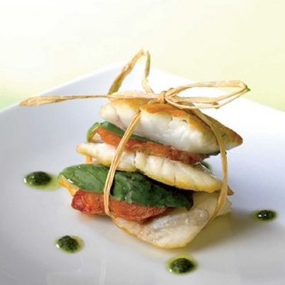 Verticales de bar aux tomates confites et basilic