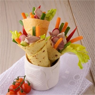 Wraps savoureux de légumes d'été au thon