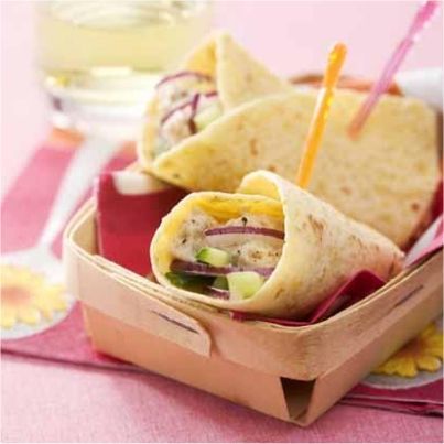 Wraps au thon, tomate, concombre et oignon