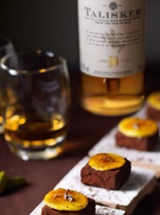 Talisker et Truffe au chocolat, quartier de banane caramélisé et cardamone